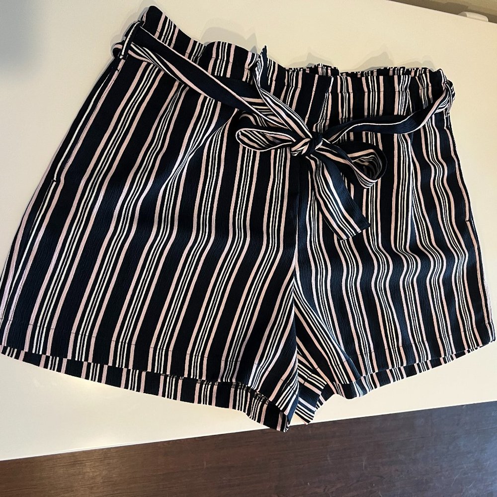 NWT Loft Pull-On Shorts with Tie Belt (Size L) - Pink, Navy, and White